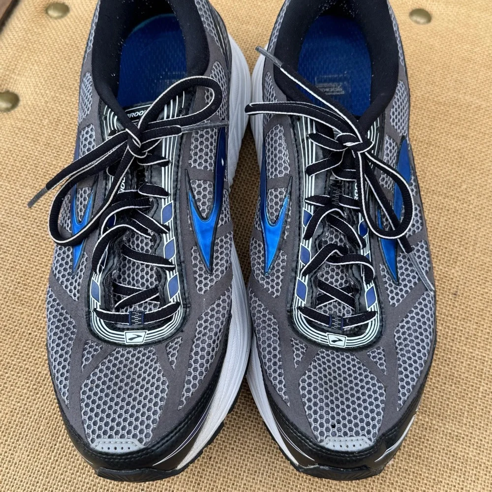 Brooks Dyad 8 Running Black and Blue Athletic Shoes Size 11